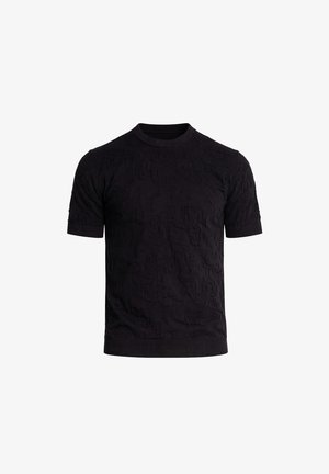 Čierny krátky pletený sveter s jemným textúrovaným vzorom, okrúhlym výstrihom a rebrovanými manžetami a lemom.