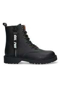 Bota de cuero negro hasta el tobillo con cordones en la parte delantera y cremallera lateral, con una etiqueta "GRL PWR". Suela de goma gruesa con detalles de textura en la suela.
