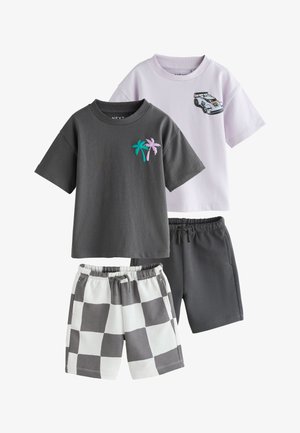 Dve tričká s krátkym rukávom s výšivkami paliem a pretekárskeho auta, doplnené o sivé šortky a čierno-biele kárované šortky.