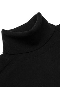 Czarny sweter z golfem, wykonany z miękkiej dzianiny, charakteryzujący się dopasowanym krojem, prążkowanym kołnierzem oraz gładką fakturą i starannymi szwami.