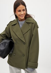 Klasisks mētelis - khaki