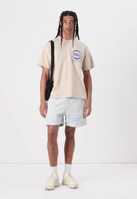 Pal Sporting Goods INTERNATIONAL PRE GAME UNISEX - Apdrukāts T-krekls - stone