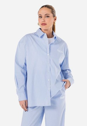 EVA OVERSIZED - Košilová halenka  - baby blue/white