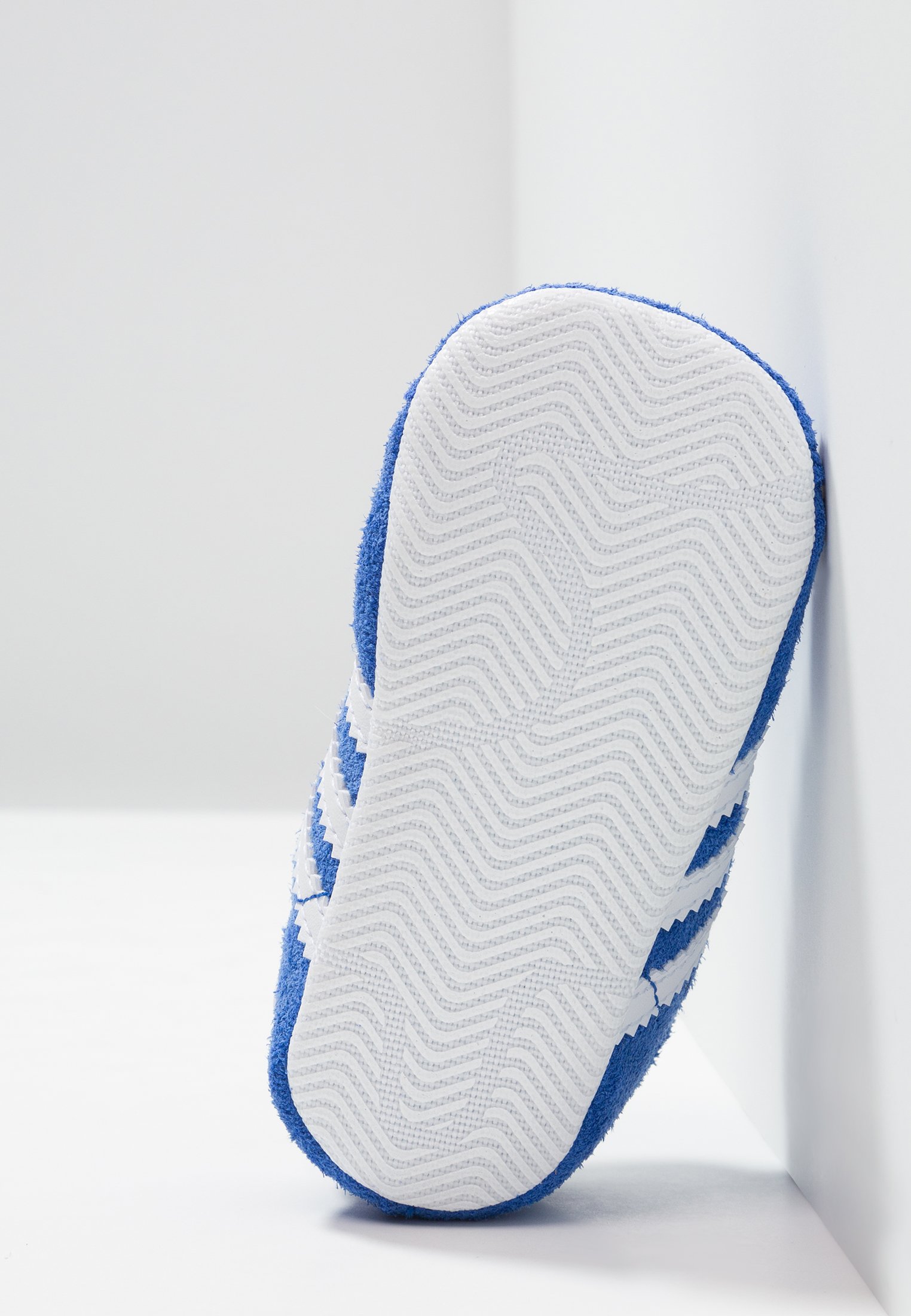 adidas Originals GAZELLE CRIB - Scarpe neonato - collegiate navy/footwear  white/gold metallic/blu - Zalando.it