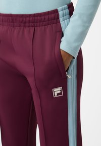 Fila COMO REGULAR TAPED TRACK - Träningsbyxor - fig