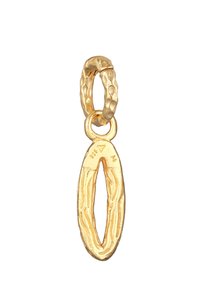 Boucles d'oreilles plaquées or avec un design ovale martelé et un anneau texturé. Détails comprenant un tampon en argent 925 bien visible.
