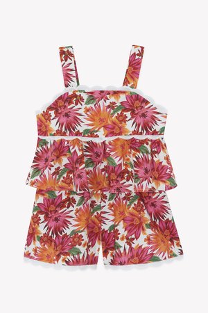 Kombinezon w kwiaty z warstwowym wzorem peplum, różowe i pomarańczowe kwiaty na białym tle, regulowane ramiączka, faliste krawędzie.