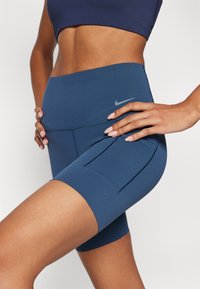 Nike Performance UNIVERSA SHORT - Leggingek - armory navy/black