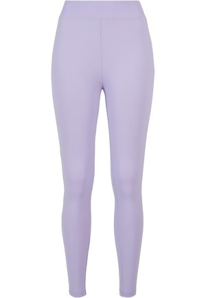 Lila Leggings aus elastischem Stoff. Sie haben eine hohe Taille und eine glatte Textur, ohne sichtbare Muster oder Verzierungen.