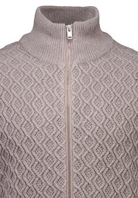 Ljust grå stickad tröja med ett diamantmönster, hög ribbad krage och dragkedja fram. Texturerad tyg; avslappnad, figurnära design.