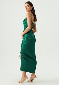 BWLDR CASSI  - Cocktailjurk - emerald