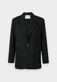 Mustaga bleiseri kergelt tekstureeritud kangast, millel on ühe nupu sulgemine, sälk-lapi ja kaks esistaskut. Vertikaalsed triibud on nähtavad.