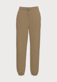 Pantalones de chándal color caqui hechos de una tela suave, con una cintura elástica y cordones, puños ajustados y un logo sencillo en un lado.