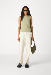 DRYKORN OLINA jasnozielony