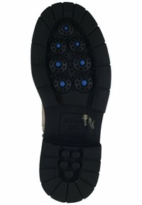 Zwarte rubberen schoenzool met zeven ronde blauwe accenten. Bevat een gegroefd patroon en gestructureerde gebieden voor grip. "GEOX ITALIAN PATENT" label zichtbaar.
