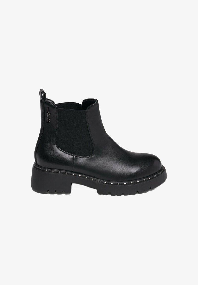 Bottines noires en cuir avec des panneaux élastiques sur les côtés, bout arrondi, talon bas et détails cloutés le long de la semelle ; texture lisse.