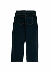 Granatowe dżinsy z prostymi nogawkami, widocznymi tylnymi kieszeniami, paskiem do spodni i kontrastowymi żółtymi szwami.