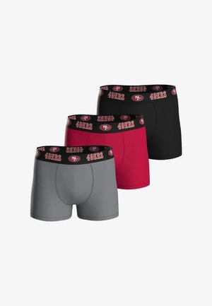 Tres pares de calzoncillos tipo boxer: gris, negro y rojo. Cada uno cuenta con una cinturilla elástica con el logotipo "49ERS" y el emblema del equipo. Textura de tela suave.