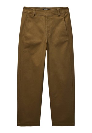 Pantalon marron droit avec passants pour ceinture, poches latérales et fermeture éclair à l'avant.