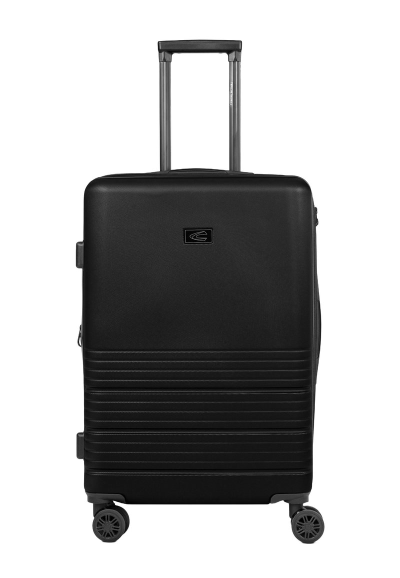 Schwarzer Hartschalenkoffer mit strukturierten Oberflächen, horizontalen Linien auf der Vorderseite, zwei Rollen und einem ausziehbaren Griff für einfache Mobilität.