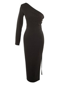 Robe noire asymétrique à une épaule, silhouette ajustée, longueur genou, avec une fente sur le côté, fabriquée à partir d'un tissu lisse et extensible.
