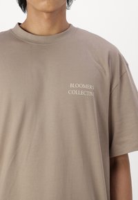 Only & Sons ONSAARAV LIFE TEE UNISEX - Camiseta estampada - desert taupe