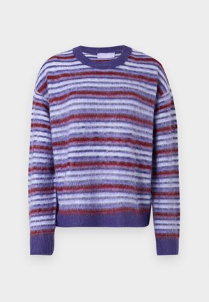 Ljubičasti, crveni i bijeli prugasti dugi pulover s dugim rukavima, okruglim izrezom i rebrastim manžetama i rubom.