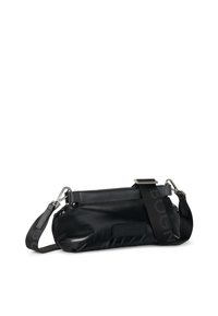 Borsa a tracolla nera con finitura lucida, caratterizzata da dettagli in pelle, tracolla regolabile e un patch testurizzato che espone il nome del marchio.