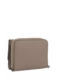 Portefeuille rectangulaire zippé en cuir texturé beige clair avec quincaillerie en argent et un design rabattable. Compartiments intérieurs fonctionnels.