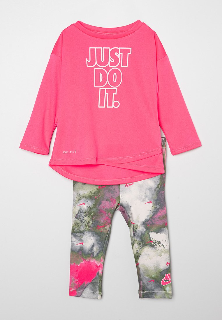 Nike Sportswear Sport T-shirt crème Nike Sportswear Sport T-shirt crème