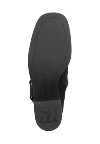 Suela de zapato de ante negro con una superficie texturizada; presenta un ligero tacón y el logotipo "paul green" embellecido en la parte inferior.