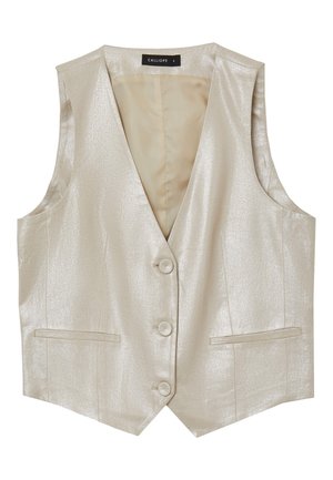 Gilet senza maniche di un beige chiaro con una texture lucida, scollatura a V e quattro bottoni. Due tasche frontali, linee pulite e senza dettagli di chiusura visibili.
