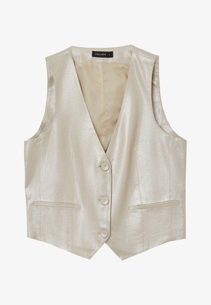 Gilet sans manches beige clair avec une texture brillante, décolleté en V et quatre boutons. Deux poches avant, lignes épurées et sans détails de fermeture visibles.
