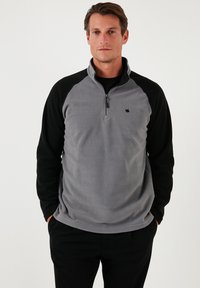 Unselected, grey