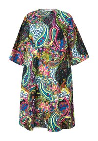 Un vestido colorido con estampado de paisley, de mangas cortas y escote en V, que presenta múltiples diseños florales en tonos brillantes sobre un fondo negro.