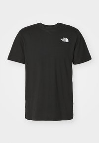 Černé tričko s krátkým rukávem a kulatým výstřihem s bílým logem "The North Face" na levé horní straně hrudníku.