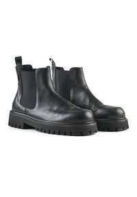 Botas Chelsea de cuero negro con paneles laterales elásticos, suelas de goma gruesa y tiradores para un fácil uso. Diseñadas para la durabilidad y el estilo.