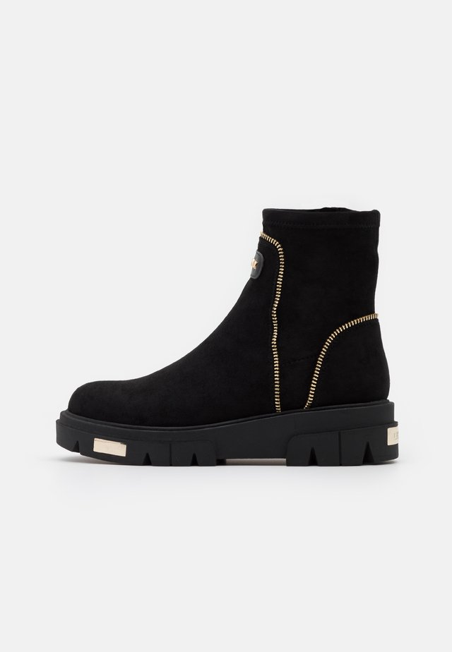 LIZZI - Botki na platformie - black