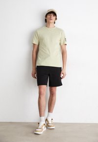 Calvin Klein Jeans LOGO REPEAT - Pantalones deportivos - black