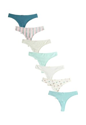 Septyni moteriški stringai įvairių spalvų ir raštų, išdėstyti įstrižai ant balto fono.