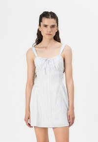 Hollister Co. - BARE SOFIA DROP WAIST BUTTON FRONT MINI DRESS - Dienas kleita - white Miniatūras attēls 1