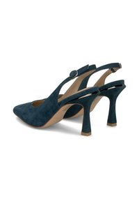 Décolleté in suede blu navy, con punta affusolata, cinturino alla caviglia regolabile e tacco a stiletto affusolato. Texture liscia e design minimale.