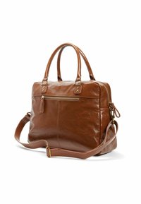 Borsa a mano in pelle marrone con due manici superiori, tracolla regolabile, tasca anteriore con zip e una superficie liscia leggermente testurizzata.