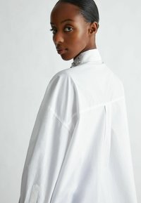 LIU JO WITH RHINESTONES - Bluza s gumbima - white