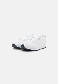 Tommy Hilfiger RUNNER  - Sneakers laag - white