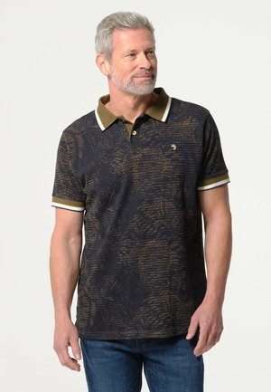 Zwarte poloshirt met een bruine patroonontwerp, contrasterende bruine kraag en gestreepte mouwen in wit en geel. Zachte stoftextuur.
