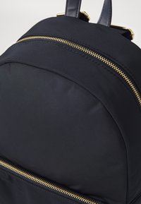 Thumbnail Image 5