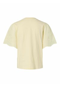 Lichtgele blouse met korte mouwen, geschulpte randen en bloemige opengewerkte kantdetails op de mouwen, van achteren getoond.