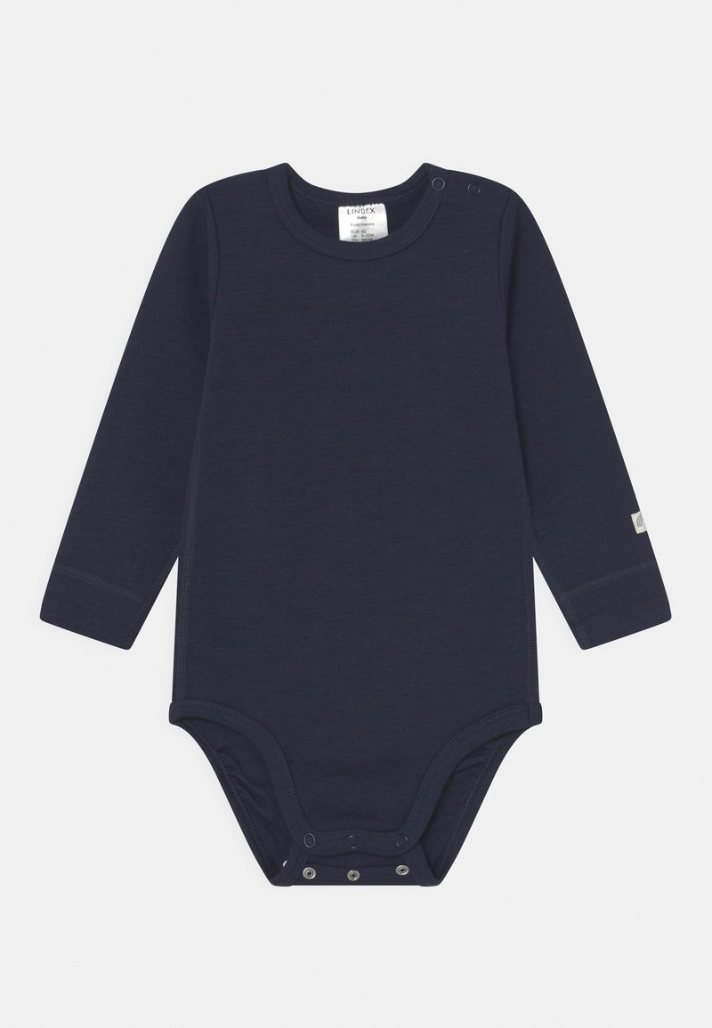 Navy blue vauvan pitkähihoinen body, joka on valmistettu pehmeästä kankaasta. Bodyssa on nepparit olkapäällä ja pohjassa, mikä helpottaa pukeutumista.