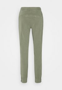 Groene katoenen joggers met elastische taille, slim fit en twee achterzakken. Kenmerkt zich door cuffed hems en een soepele textuur.